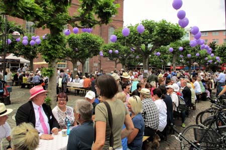 At One Table, Frankfurt (plaza view with tables)